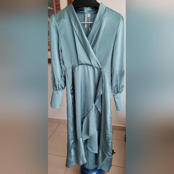 Charlie Charlie Charlotte Dresses & Skirts - Charlie Charlie Charlotte sage green midi dress